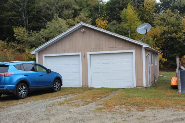 Searsmont, ME 04973,29 New England RD