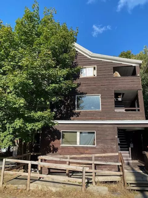 69 Whitney ST, Auburn, ME 04210