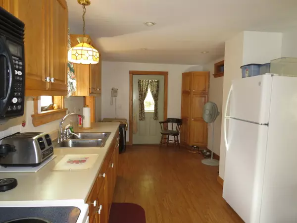 Hope, ME 04847,395 Camden RD