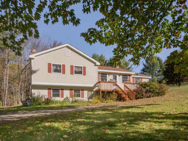 Mount Vernon, ME 04352,19 Pine Grove DR