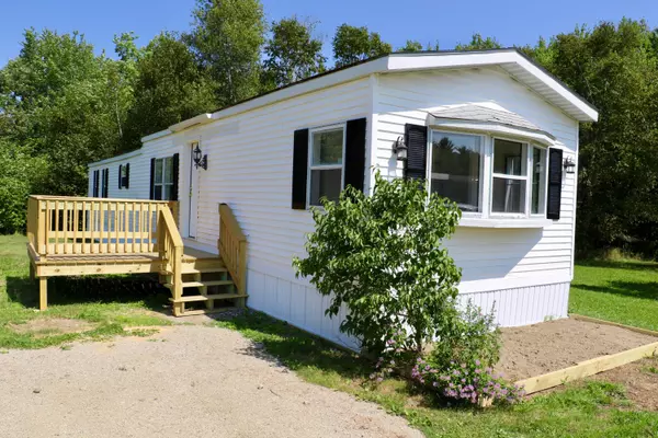 10 Bearberry RD, Franklin, ME 04634