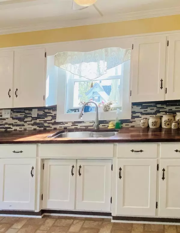 Bucksport, ME 04416,23 Pond ST