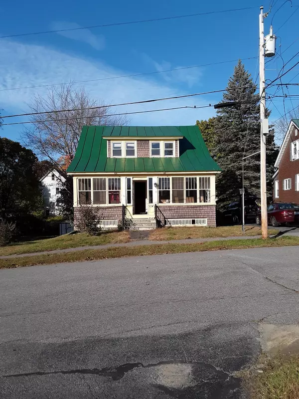 3 Columbia RD, Waterville, ME 04901