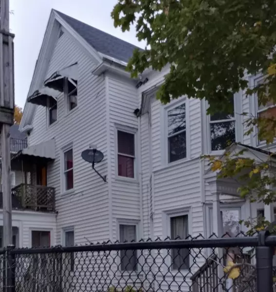 68 Howe ST, Lewiston, ME 04240