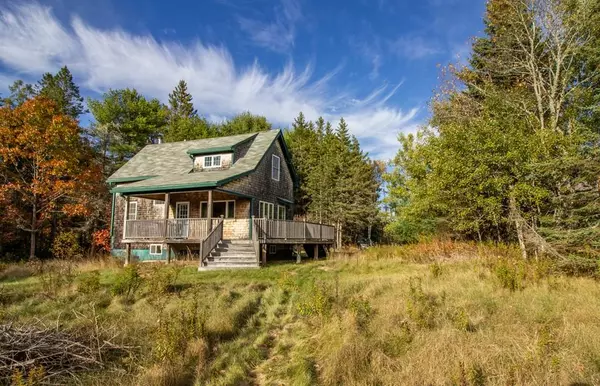 102 Ryan LN, Surry, ME 04684