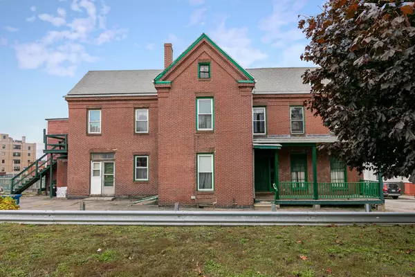 Portland, ME 04101,44 Cedar ST