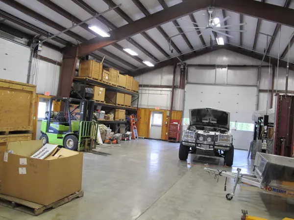 Waterville, ME 04901,90 Airport RD