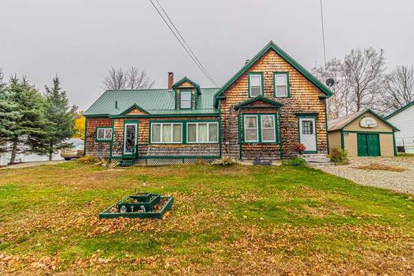 8 Holmes ST, Wilton, ME 04294