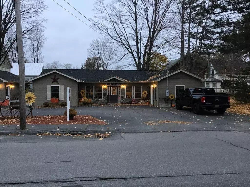 Madison, ME 04950,74 Weston AVE