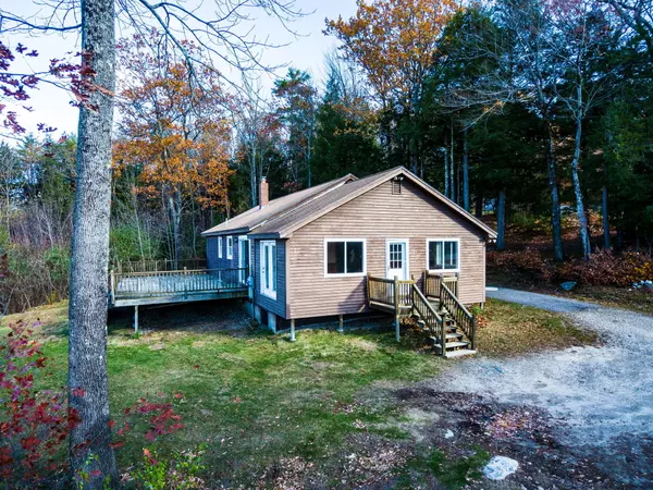 43 Brandy View TER, Naples, ME 04055