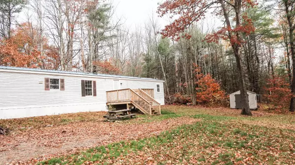 16 Barry LN, Windsor, ME 04363