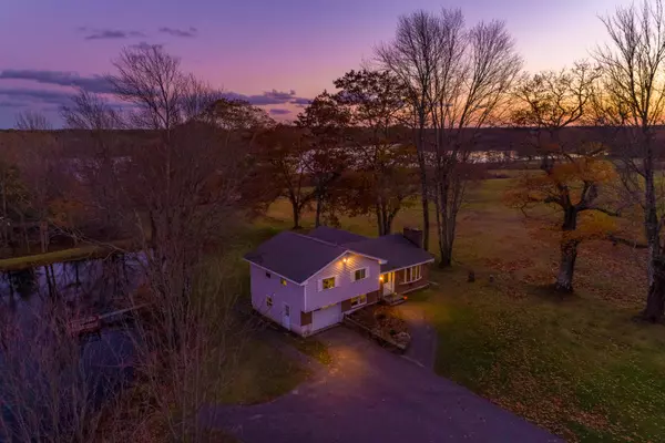 Topsham, ME 04086,411 Foreside RD