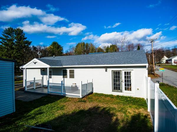 22 Towle ST, Auburn, ME 04210