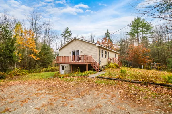 19 Abby LN, Whitefield, ME 04353