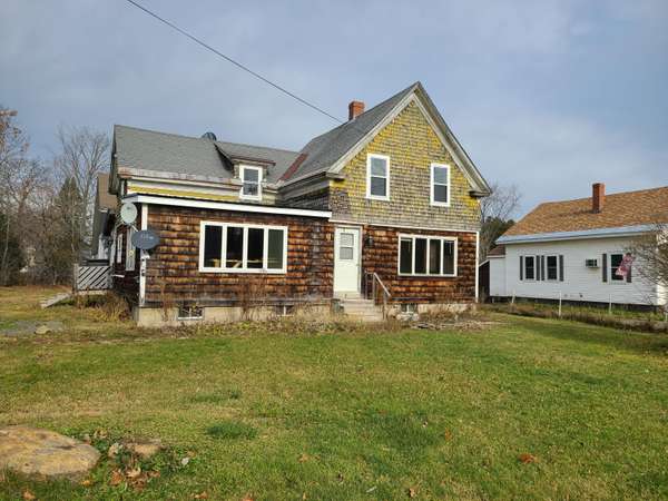 4 Varney AVE, Houlton, ME 04730