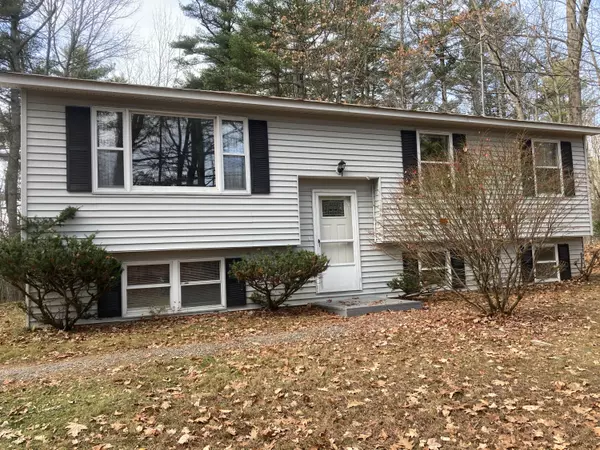33 Kelley RD, Orono, ME 04473