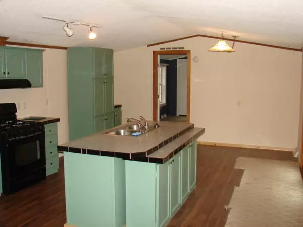 Madison, ME 04950,23 Lowe ST