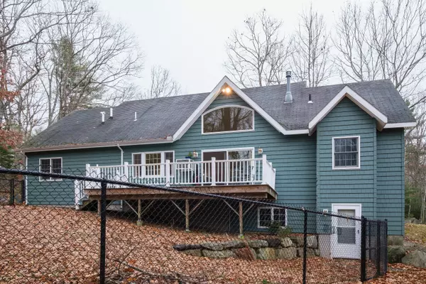 120 Timber LN, Newcastle, ME 04553