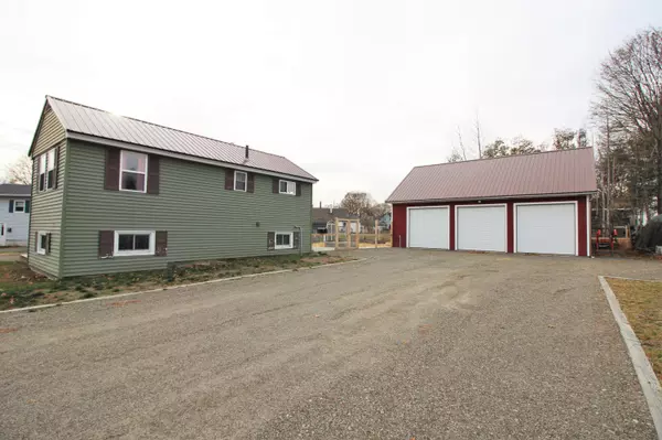 East Millinocket, ME 04430,2 Spring ST