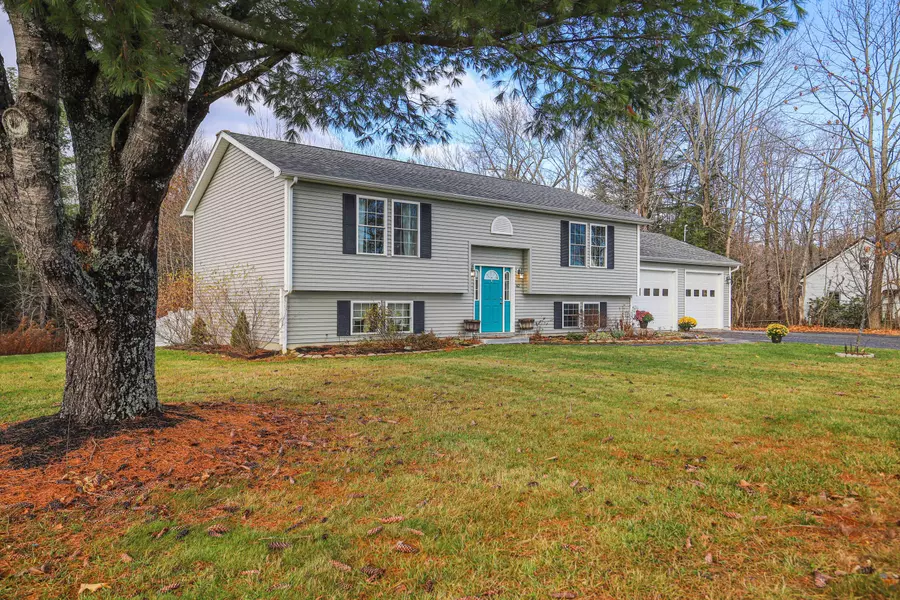 62 Russell ST, Farmingdale, ME 04344