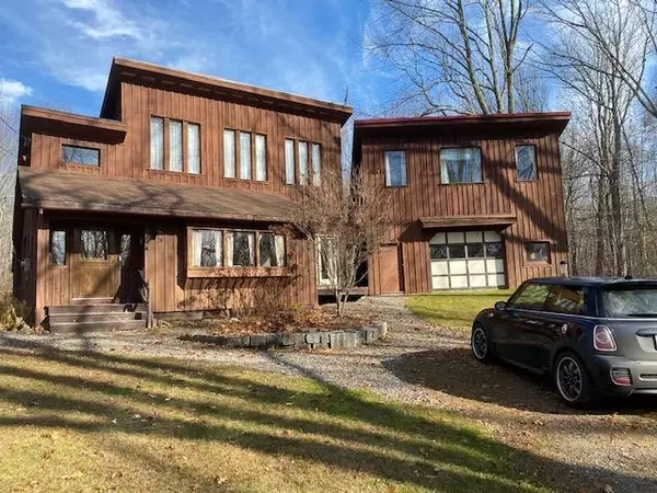 100 Rabbit Farm RD, Union, ME 04862