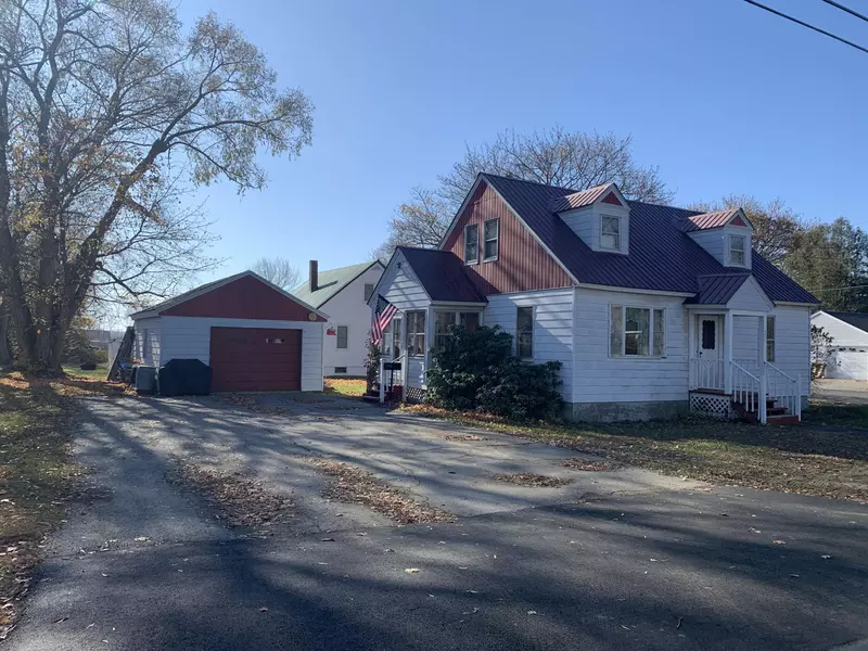 23 Cottage ST, Fairfield, ME 04937