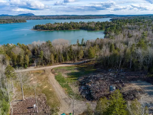 Hancock, ME 04640,98 Landing RD S