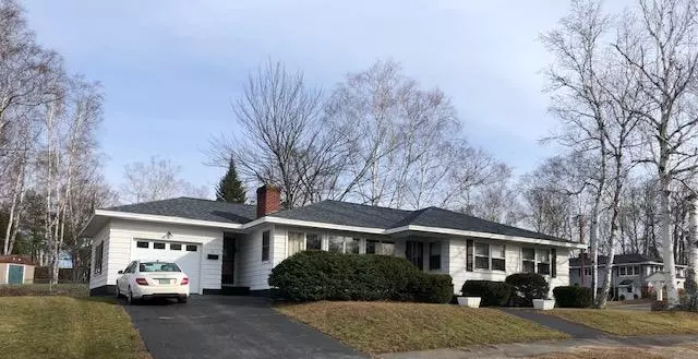 21 Rhode Island AVE, Millinocket, ME 04462