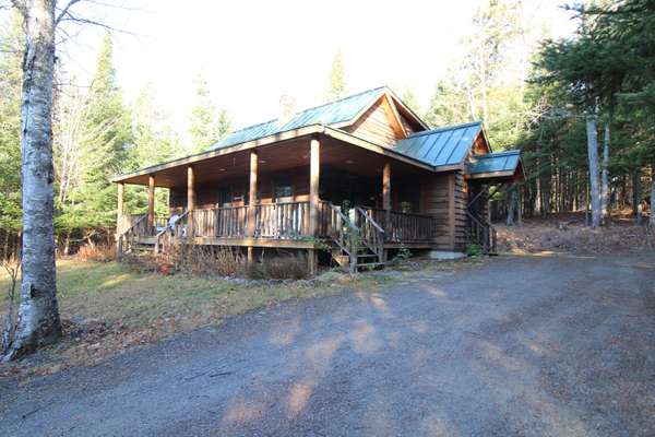 7 Raven CT, Rangeley, ME 04970