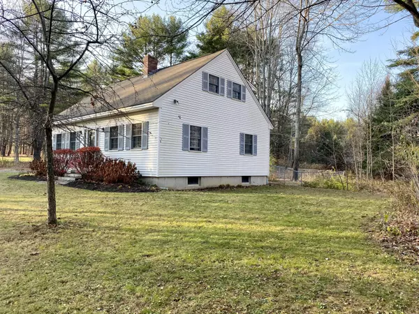 Sidney, ME 04330,11 Lewis RD