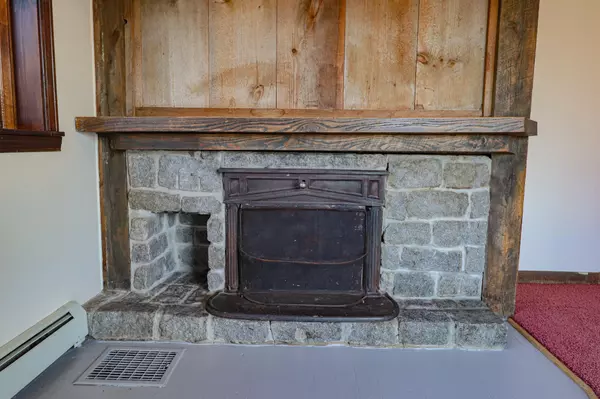 Dixfield, ME 04224,8 Coburn AVE