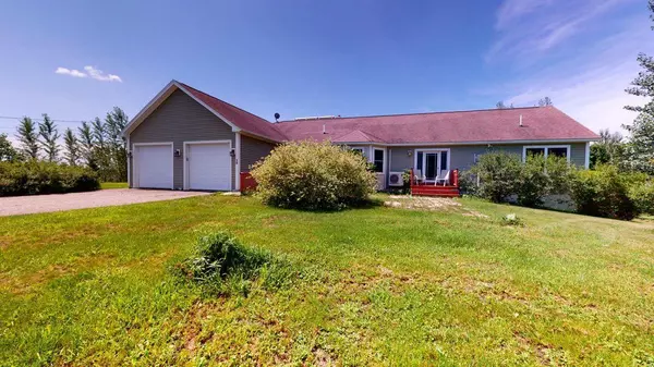 14 Old Meadow RD, Lisbon, ME 04250