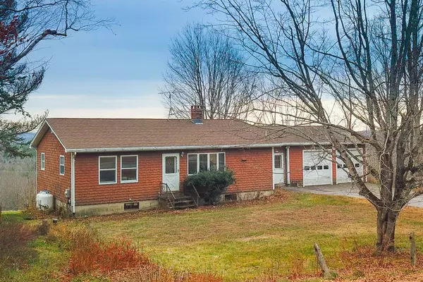 978 Pinnacle RD, Liberty, ME 04949