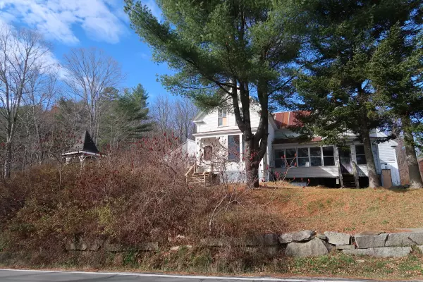 Mount Vernon, ME 04352,393 Pond RD