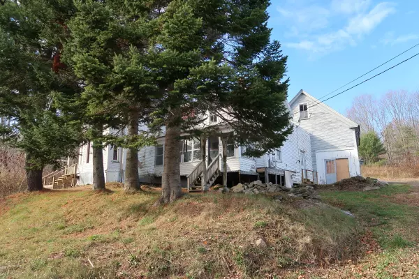 Mount Vernon, ME 04352,393 Pond RD