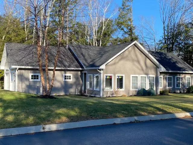 Topsham, ME 04086,53 Forest Glen LN