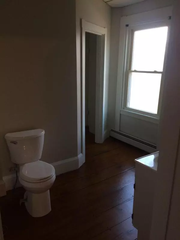 Newport, ME 04953,52 Elm ST