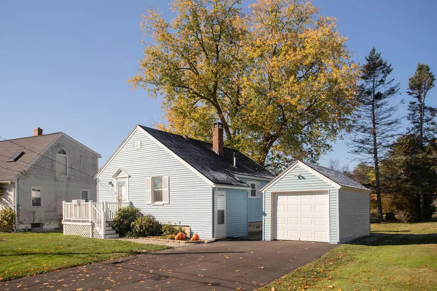 11 Wood AVE, Eliot, ME 03903