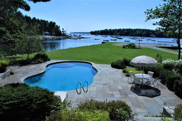 219 E East Blue Hill RD, Blue Hill, ME 04614