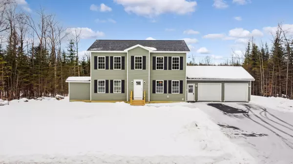 11 Angel CIR, Sidney, ME 04330