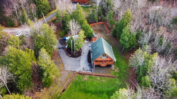 11 Streamside LN, Gardiner, ME 04345