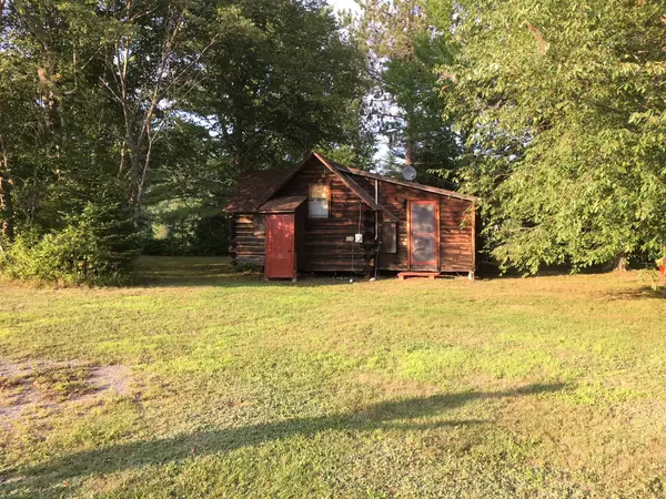 5 Deer Run RD, Willimantic, ME 04443