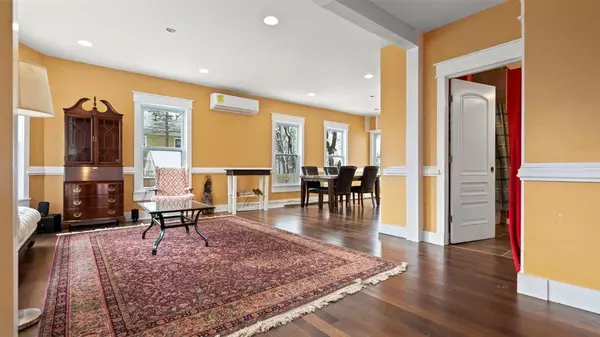 Lisbon, ME 04252,10 Middle ST