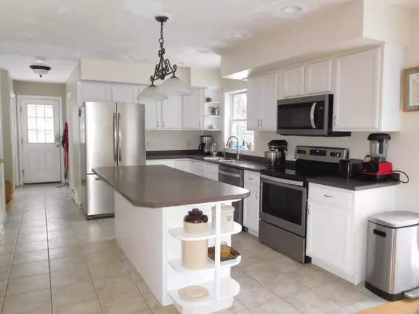 Mechanic Falls, ME 04256,58 Saunders RD