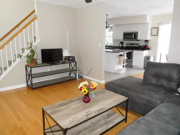 Mechanic Falls, ME 04256,58 Saunders RD