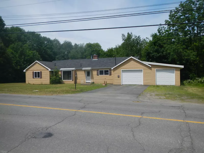 97 Enfield RD, Lincoln, ME 04457