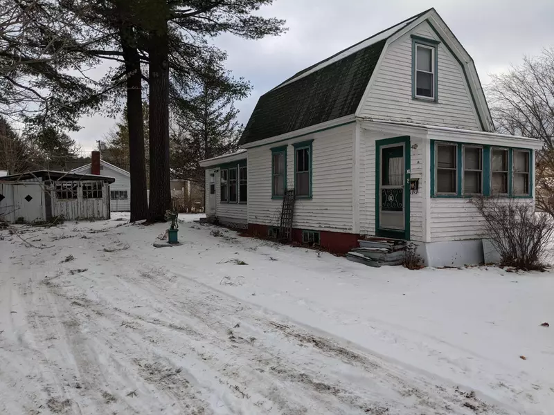 8 Kennis ST, Lisbon, ME 04252