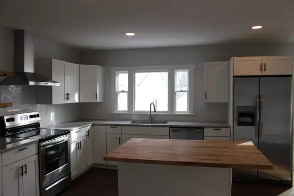 Topsham, ME 04086,6 Middle ST