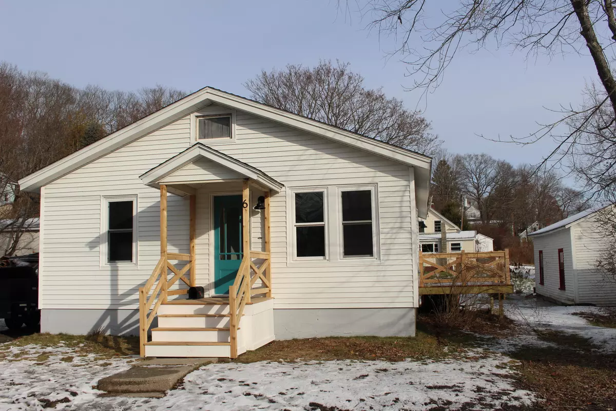 Topsham, ME 04086,6 Middle ST