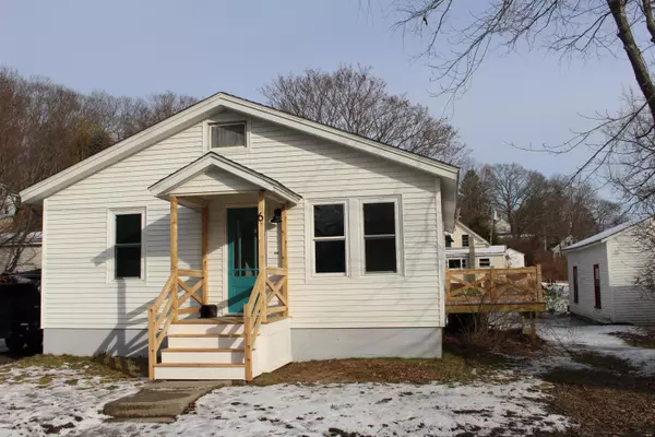 6 Middle ST, Topsham, ME 04086